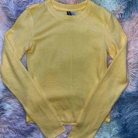 🥀 SOLD H&M Yellow Long Sleeve Top - Picture 1 of 4
